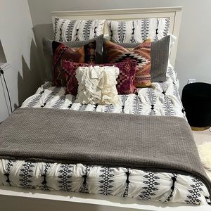 Anthropologie Embroidered Lilou full size Quilt & Euro Shams (2)